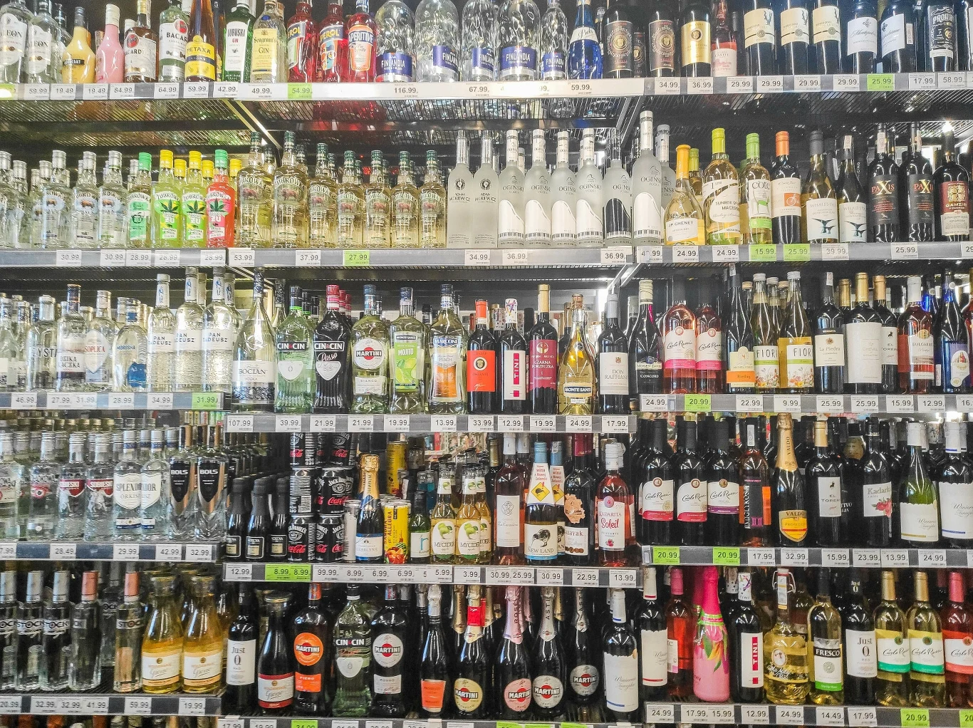 Alkohol w Polsce jest zbyt tani? Możliwa interwencja rządu Alkohol w Polsce jest zbyt tani? Możliwa interwencja rządu