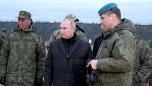 Władimir Putin podczas odwiedzin poligonu