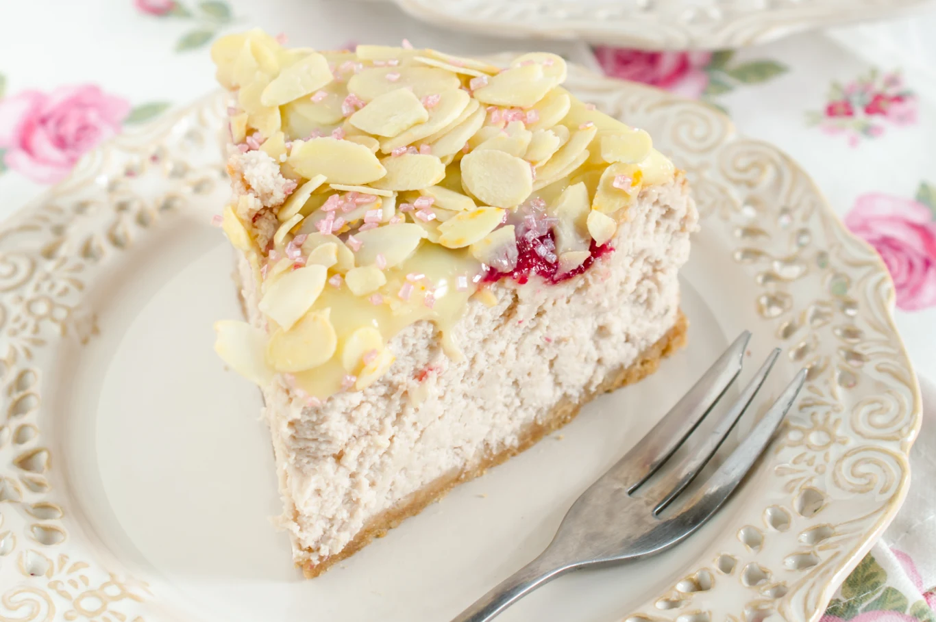 Ciasto Hucułka to połączenie masy serowej i dżemu Ciasto Hucułka to połączenie masy serowej i dżemu