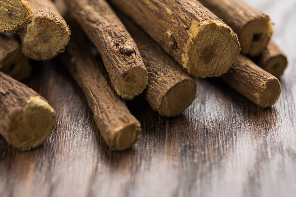 Lukrecja może pomóc wtedy, kiedy trapią nas typowo kobiece dolegliwości