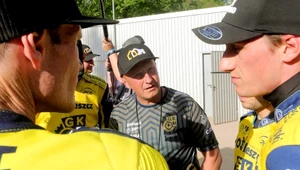 Trener Robert Kościecha w rozmowie z gwiazdami GKM-u Jasonem Doylem i Maxem Fricke.