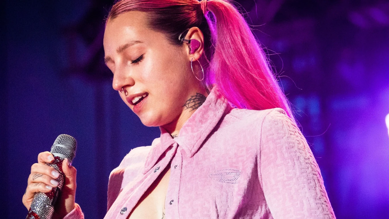 Young Leosia Young Leosia