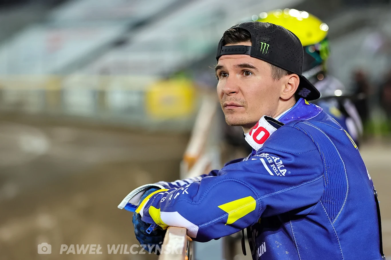 Zmartwiony Patryk Dudek.