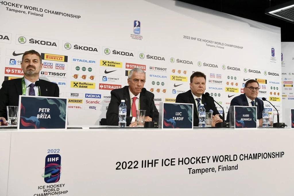 Heikki Hietanen (pierwszy z prawej)