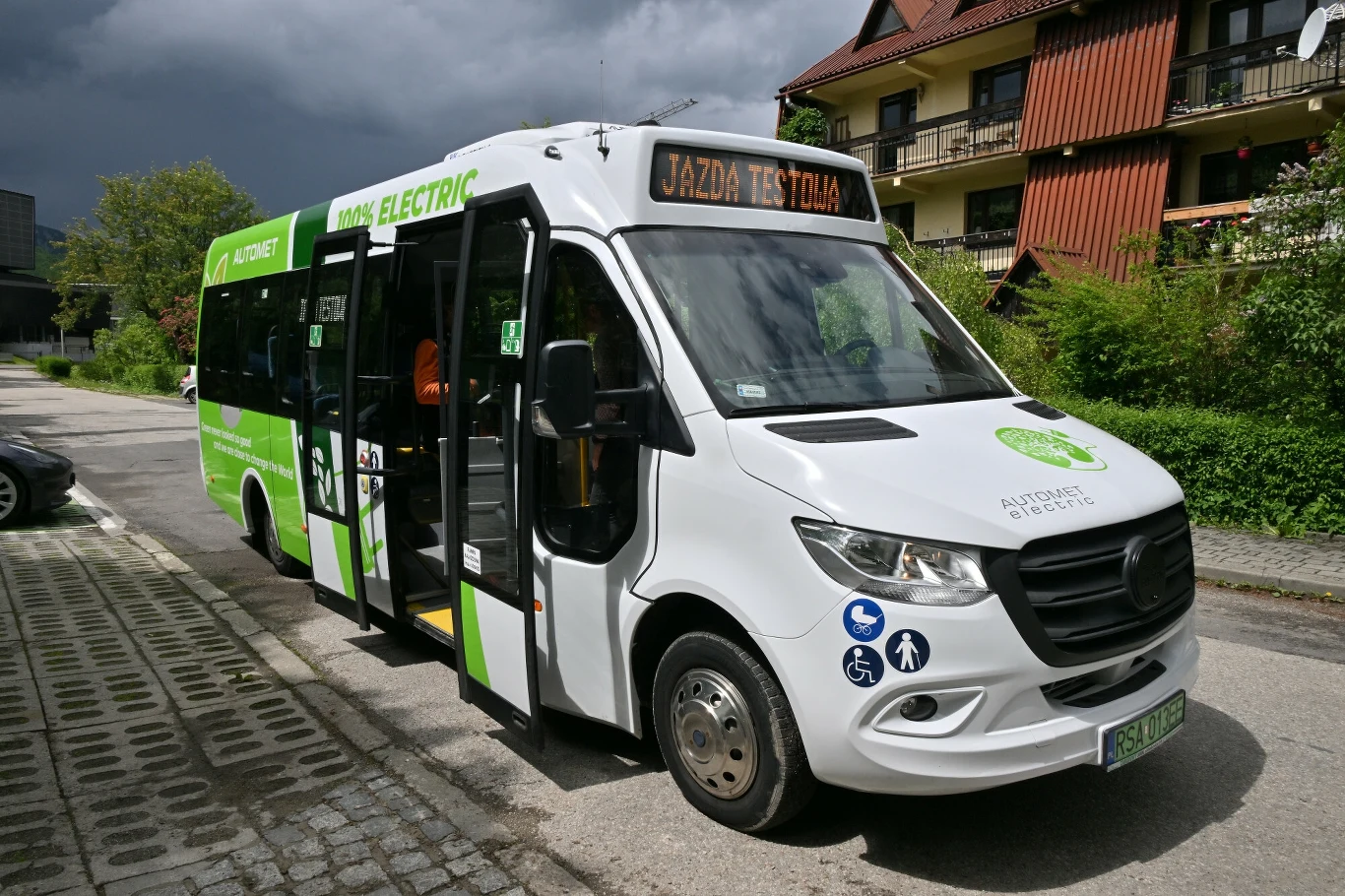Obecnie elektryczny bus kursuje nad Morskie Oko testowo Obecnie elektryczny bus kursuje nad Morskie Oko testowo
