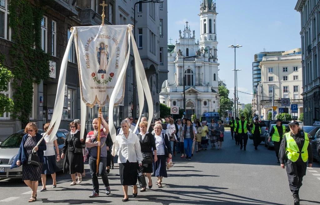 Boże Ciało - utrudnienia drogowe w Warszawie