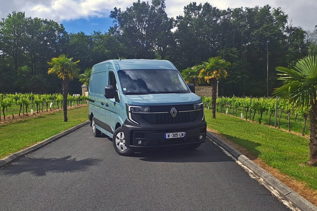 Renault Master to najchętniej kupowany dostawczak w Polsce. Teraz doczekał się czwartej generacji. 