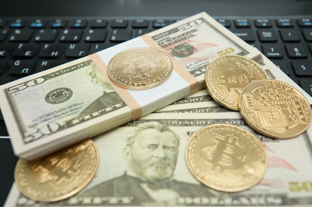 Bitcoin trafił do obiegu w 2009 roku