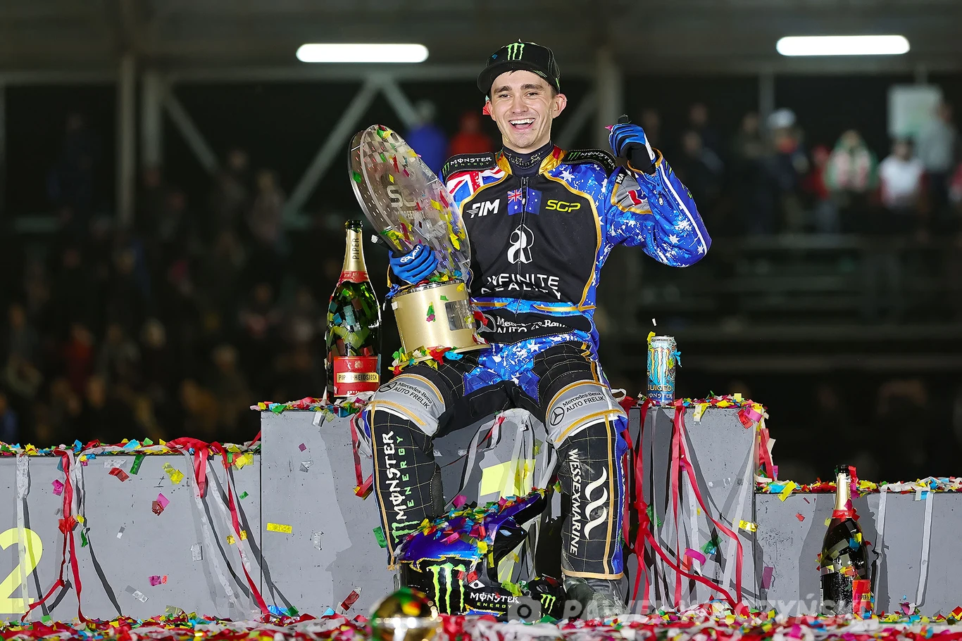 Jack Holder na podium Grand Prix.