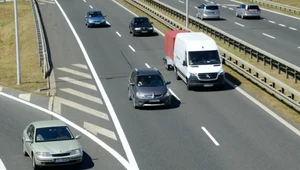 Czy na autostradzie można wyprzedzać prawą stroną? Rozwiewamy wątpliwości