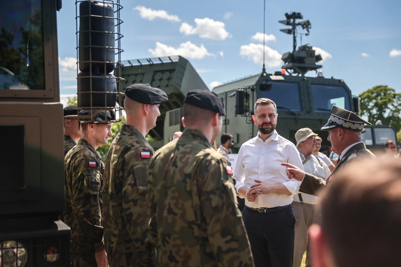 Szef MON Władysław Kosiniak-Kamysz podczas pikniku wojskowego na Błoniach Krakowskich z okazji 80.rocznicy bitwy pod Monte Cassino Szef MON Władysław Kosiniak-Kamysz podczas pikniku wojskowego na Błoniach Krakowskich z okazji 80.rocznicy bitwy pod Monte Cassino