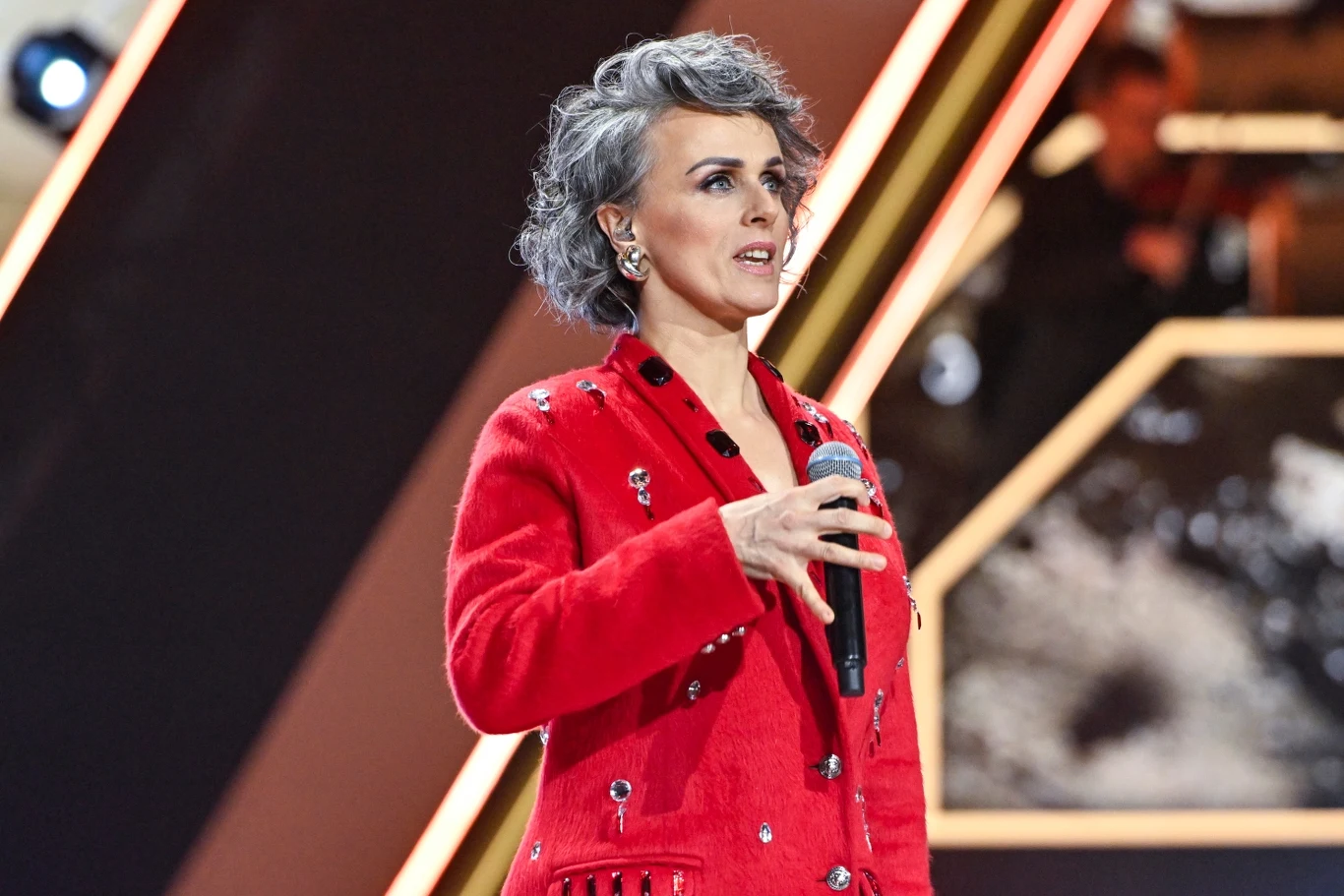 Natalia Niemen podczas koncertu Debiuty - Niemen symfonicznie podczas festiwalu w Opolu 2024 Natalia Niemen podczas koncertu Debiuty - Niemen symfonicznie podczas festiwalu w Opolu 2024