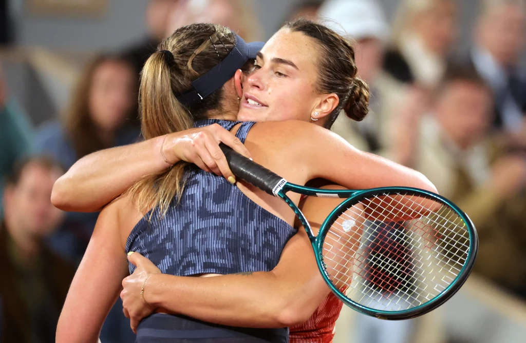 Aryna Sabalenka po wygranym meczu wyściskała się z serdeczną przyjaciółką, Paulą Badosą