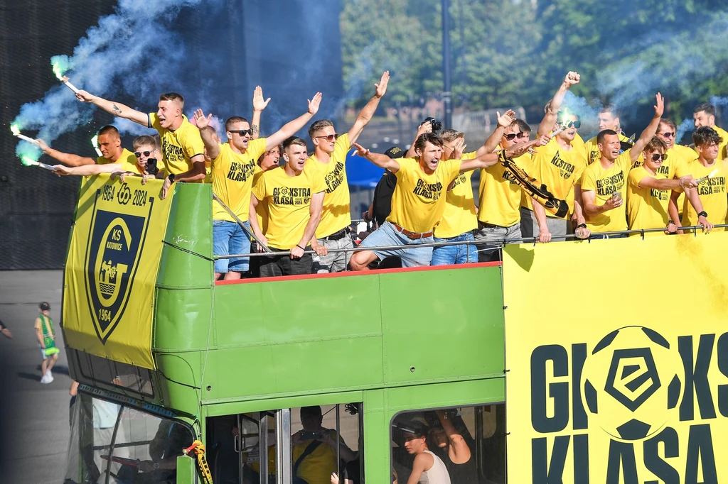 Piłkarze GKS-u Katowice długo świętowali awans do Ekstraklasy Piłkarze GKS-u Katowice długo świętowali awans do Ekstraklasy