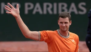 Zaskakujące problemy Hurkacza, a potem odrodzenie. Wielki triumf Polaka