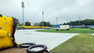 Plandeka na torze w Pradze. Grand Prix Czech 2024 było zagrożone.