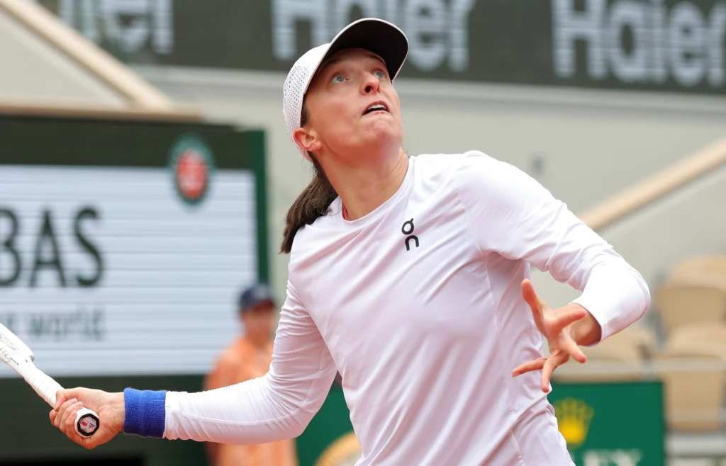 Iga Świątek musiała dostosować się do trudnych warunków. Na szczęście zrobiła to w kapitalnym stylu Iga Świątek musiała dostosować się do trudnych warunków. Na szczęście zrobiła to w kapitalnym stylu