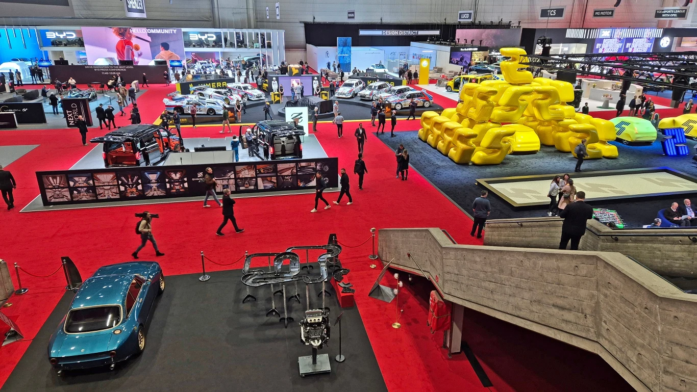 Nie, to nie widok na cały tegoroczny Geneva Motor Show, ale zdjęcie dobrze oddaje klimat tych targów