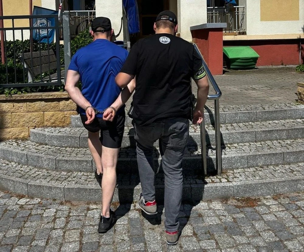 Mężczyźnie który wynajął samochód na minuty na cudze dane, grozi kara do 8 lat więzienia Mężczyźnie który wynajął samochód na minuty na cudze dane, grozi kara do 8 lat więzienia