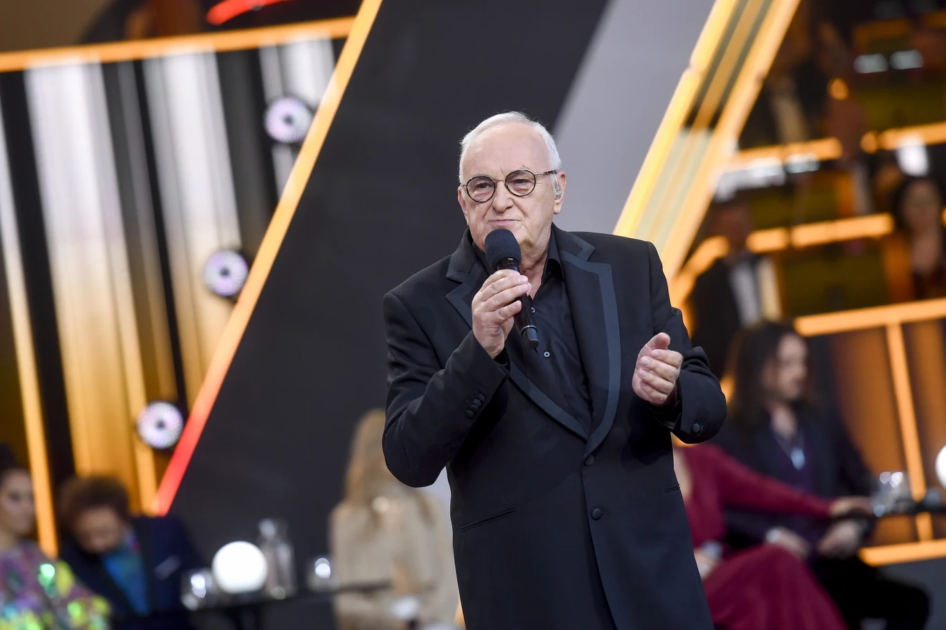 Prowadzący Jacek Cygan