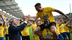 Zbigniew Jakubas (z lewej) świętuje awans Motoru Lublin do Ekstraklasy