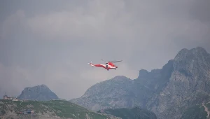 Tatry. Turysta spadł ze szlaku na Świnicę. Zabrano go śmigłowcem do szpitala 
