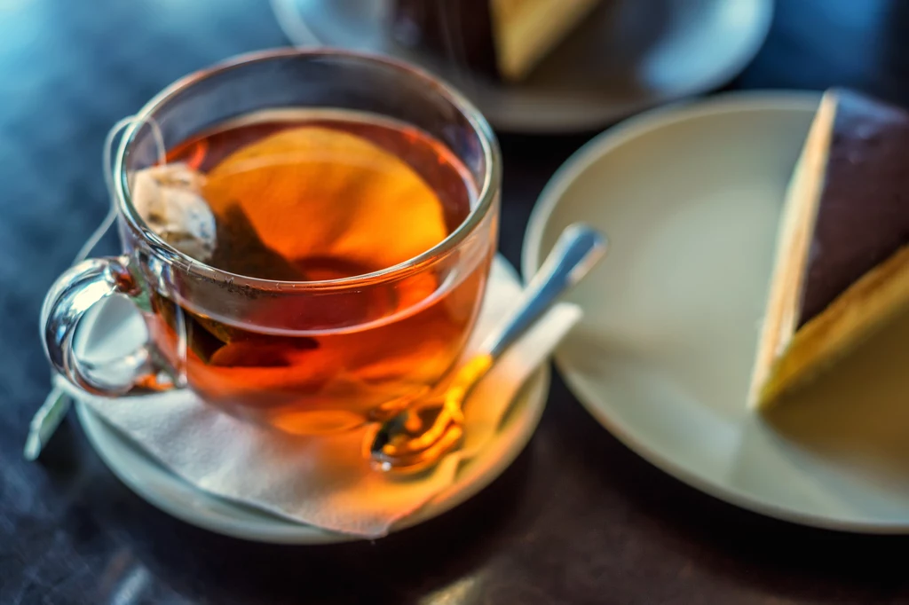Czarna herbata jest nie tylko bardzo smaczna, lecz także ma mnóstwo właściwości zdrowotne 