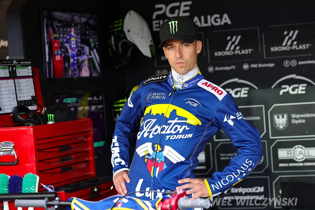 Paweł Przedpełski w parku maszyn. Paweł Przedpełski w parku maszyn.