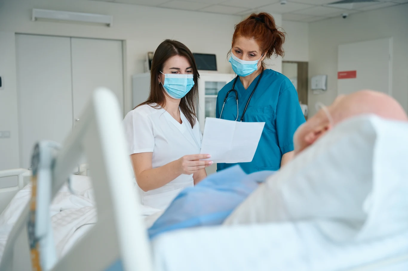 Dzisiejsze dane GUS pozwoliły już wyliczyć podwyżki wynagrodzeń w systemie opieki zdrowotnej Wynagrodzenie pielęgniarek wzrośnie już 1 lipca 2024 r.