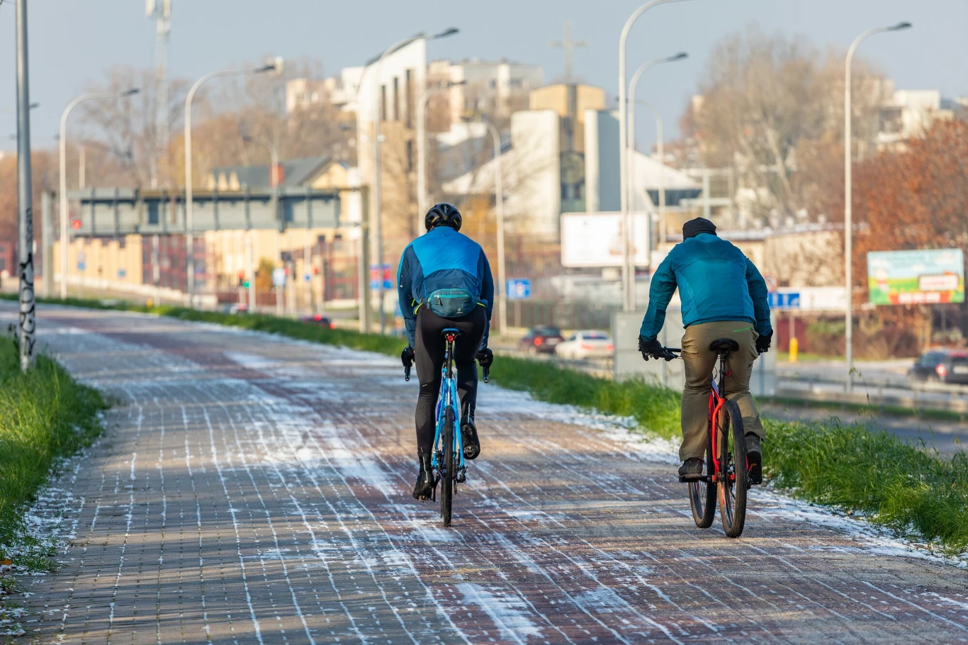W określonych przypadkach dozwolona jest jazda rowerem po chodniku.