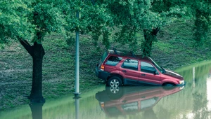 Powodzie w Polsce i zalane auto. Czy można się przed tym uchronić?