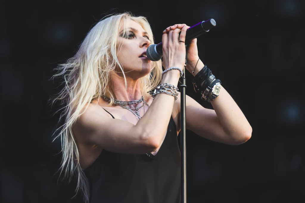 Taylor Momsen podczas występu zespołu The Pretty Reckless