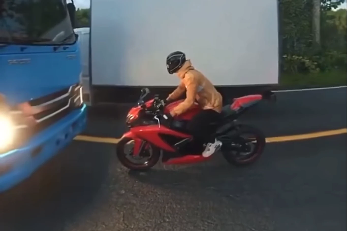 To nagranie wstrząśnie motocyklistami. Przekaz jest bardzo mocny/Facebook Wojewódzka Stacja Pogotowia Ratunkowego w Przemyślu To nagranie wstrząśnie motocyklistami. Przekaz jest bardzo mocny/Facebook Wojewódzka Stacja Pogotowia Ratunkowego w Przemyślu