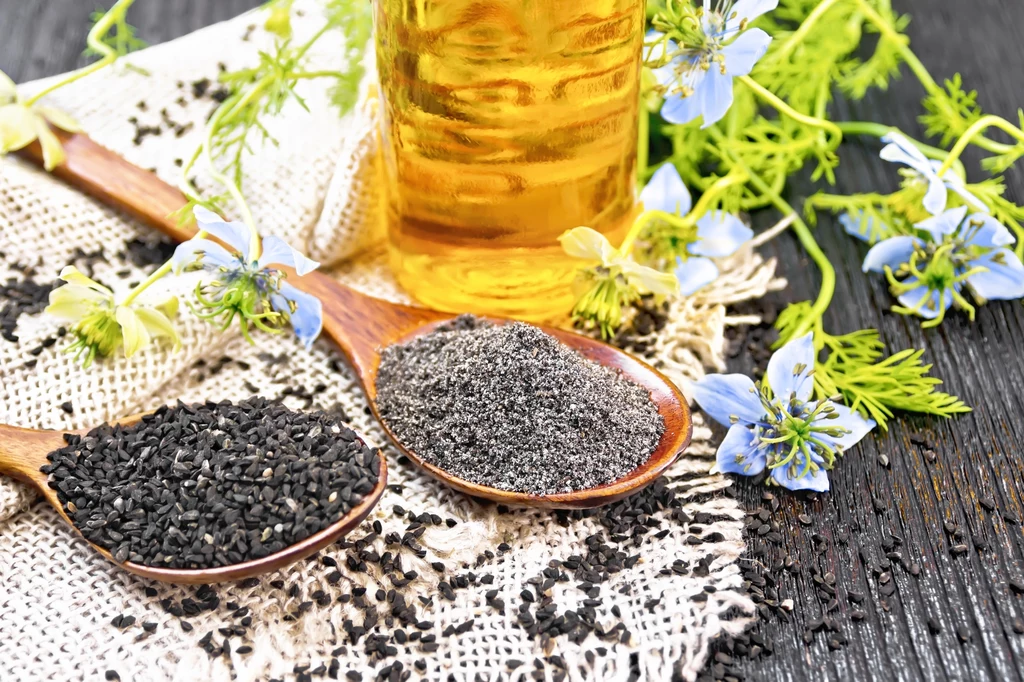 Olej z czarnuszki ma masę zastosowań i może być używany nie tylko w kuchni, lecz także w kosmetyce
