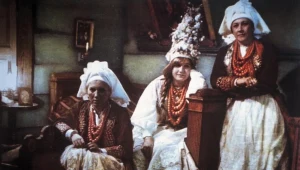 Emilia Krakowska, Ewa Ziętek i Izabela Olszewska w filmie Andrzeja Wajdy "Wesele" (1972)