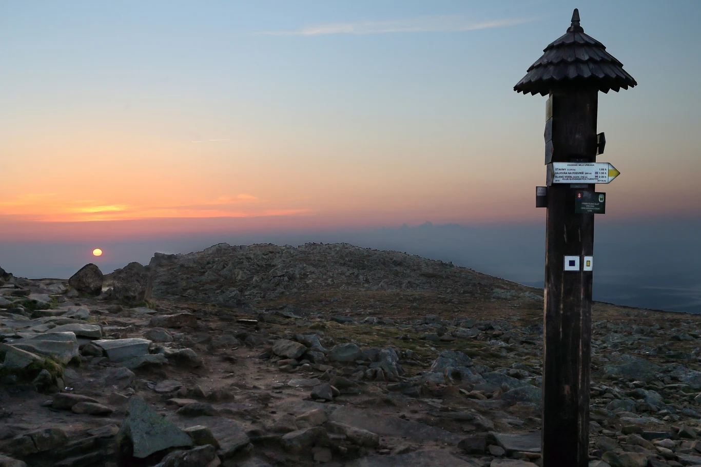 Zdaniem wielu, Babia Góra to najlepsze miejsce na podziwianie wschodu i zachodu Słońca.
