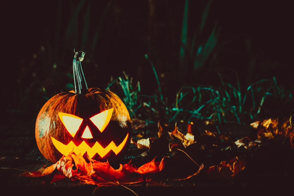 Wycinanie dyni na Halloween. Niewinna zabawa może skończyć się na SOR-ze Wycinanie dyni na Halloween. Niewinna zabawa może skończyć się na SOR-ze
