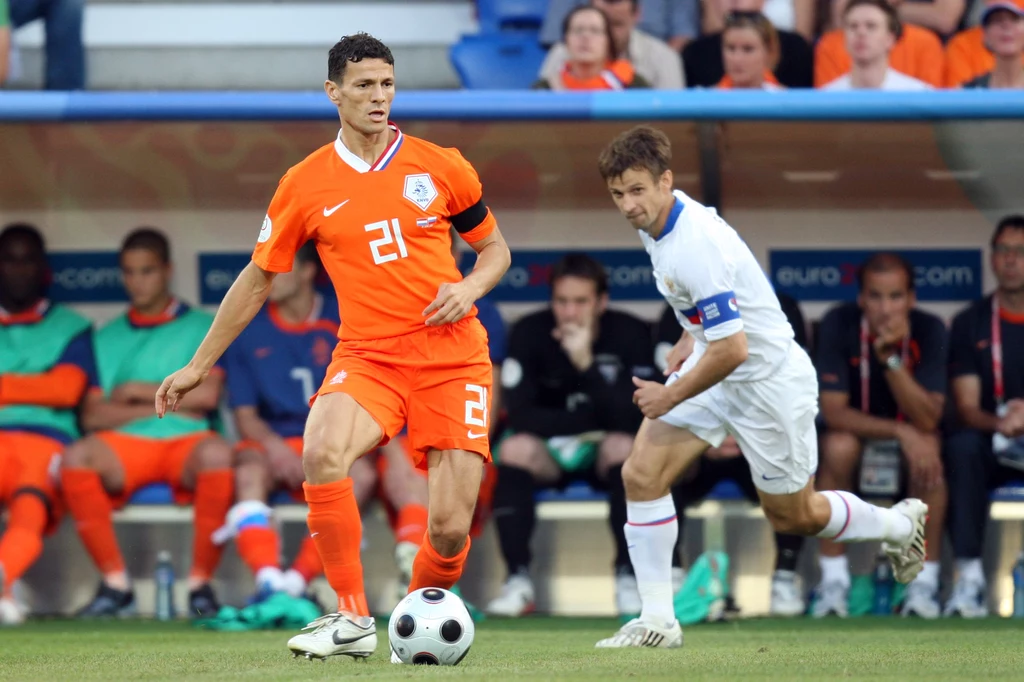 Khalid Boulahrouz w czasie ćwierćfinału Euro 2008 Holandia - Rosja. Obok Siergiej Siemak Khalid Boulahrouz w czasie ćwierćfinału Euro 2008 Holandia - Rosja. Obok Siergiej Siemak