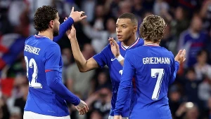 Kylian Mbappe (w środku) - pierwszoplanowa postać meczu z Luksemburgiem