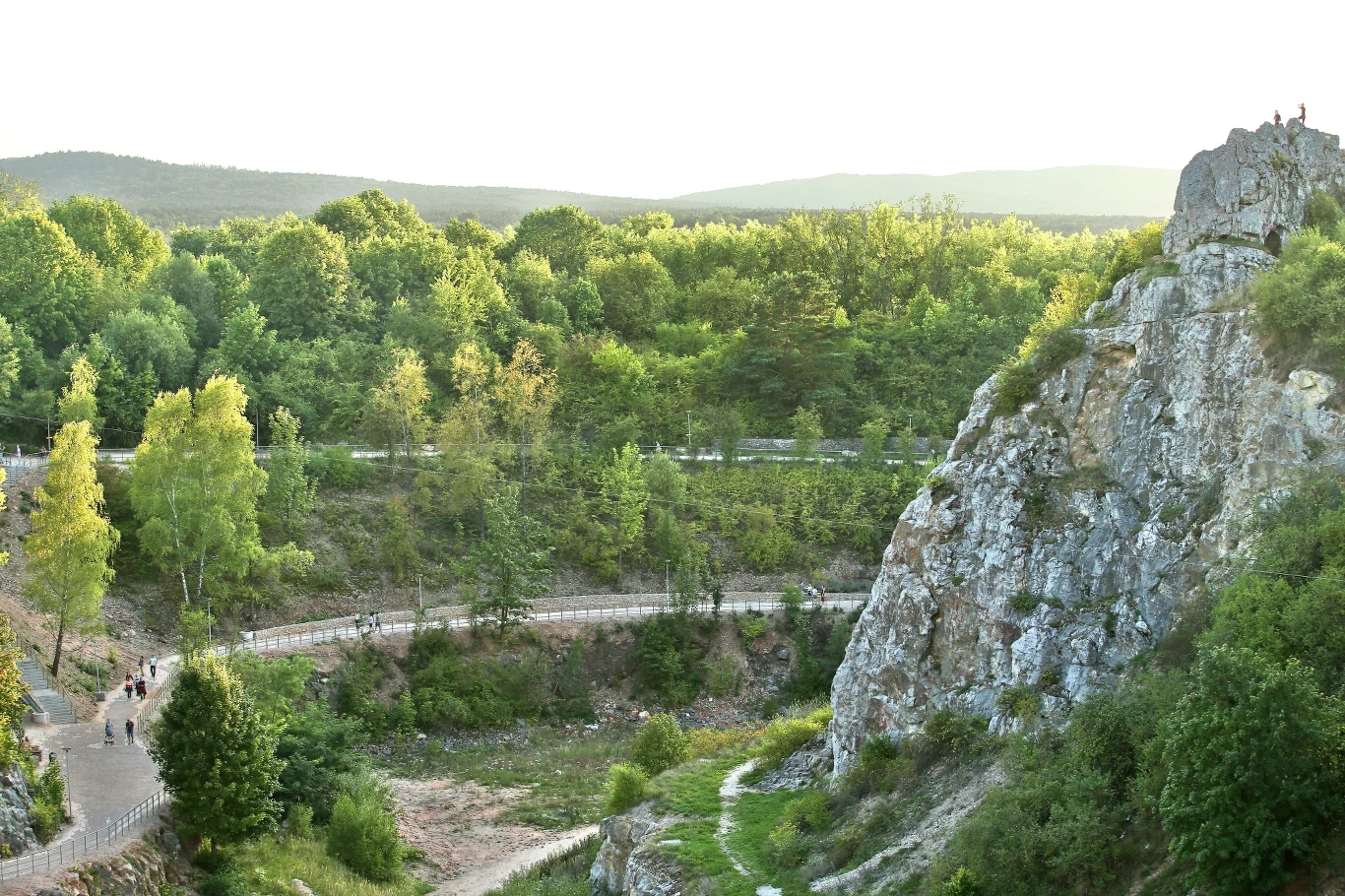 Kadzielnia w Kielcach to wyjątkowe miejsce w centrum miasta. Dlaczego warto je zwiedzić? 