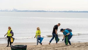 10 ton śmieci w dwa dni. Problem na polskich plażach może rozwiązać brak koszy