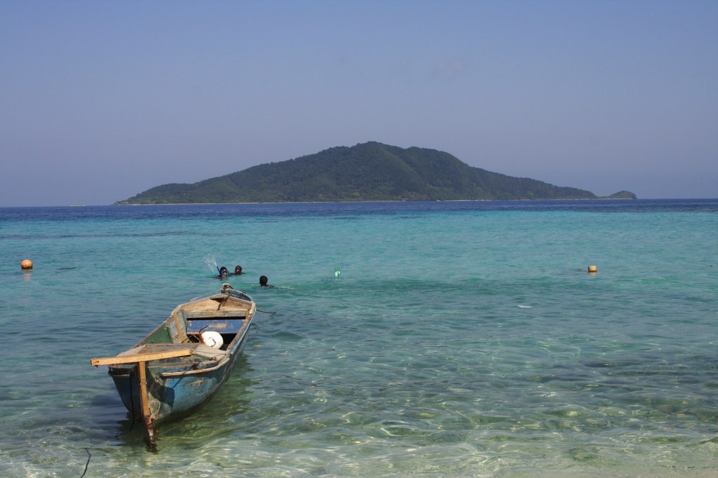 Honduras to państwo w Ameryce Północnej, pomiędzy Morzem Karaibskim a Oceanem Spokojnym. Wyspy Łabędzie leżą 180 km na wschód od kraju