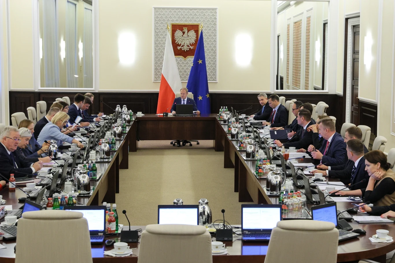 Donald Tusk wezwał na spotkanie ministrów Donald Tusk wezwał na spotkanie ministrów