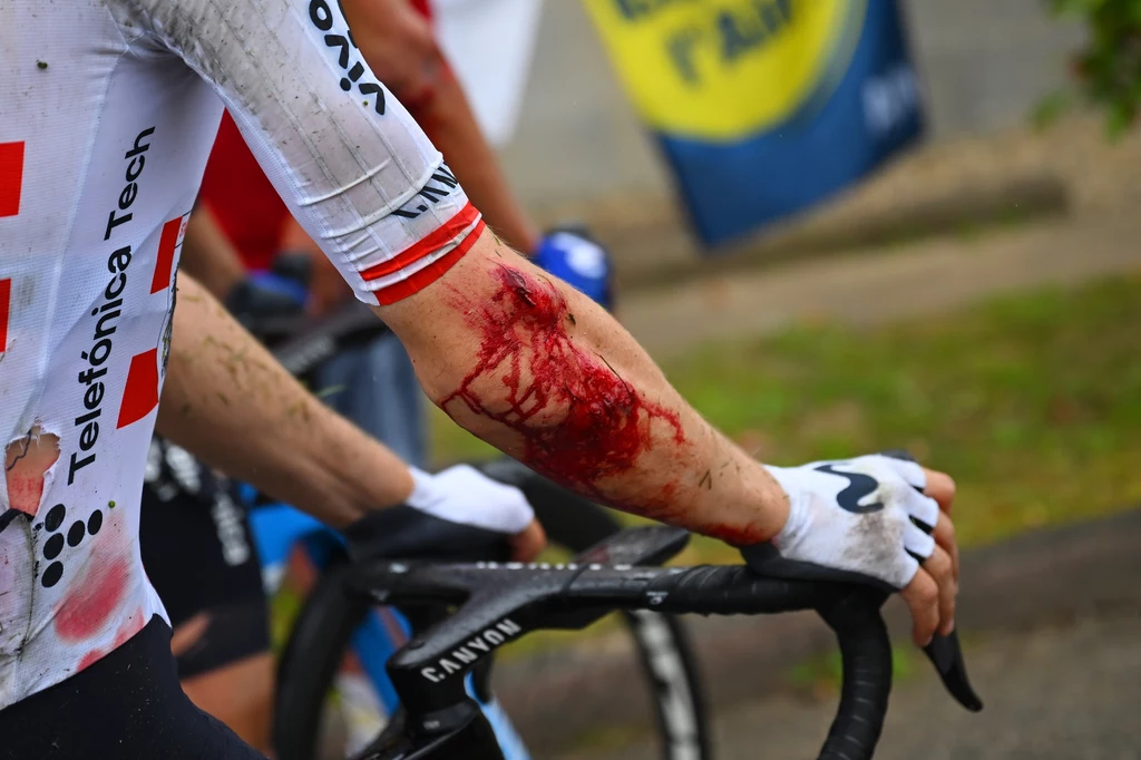 Wielka kraksa na piątym etapie Criterium du Dauphine Wielka kraksa na piątym etapie Criterium du Dauphine