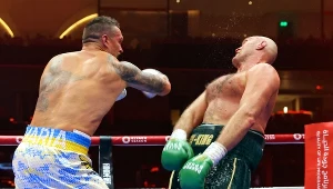 Ołeksandr Usyk (z lewej) i Tyson Fury