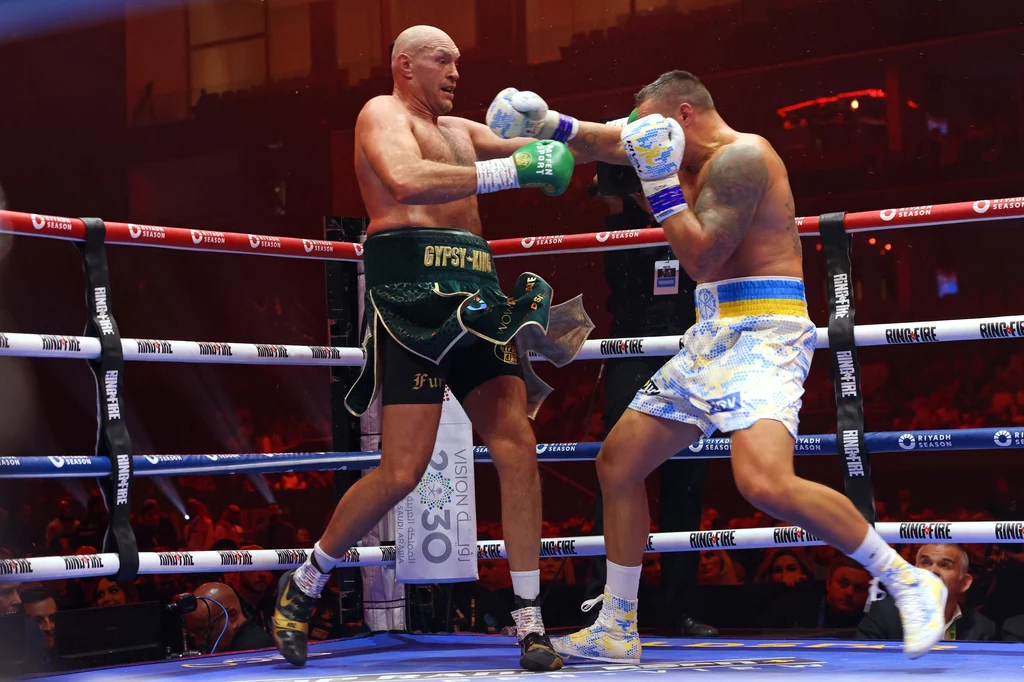 Tyson Fury (z lewej) i Ołeksandr Usyk Tyson Fury (z lewej) i Ołeksandr Usyk