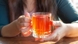 Aronia w duecie z miętą działa jak naturalny filtr dla skóry. Poprawia też koloryt, łagodzi podrażnienia i wspiera detoksykację 