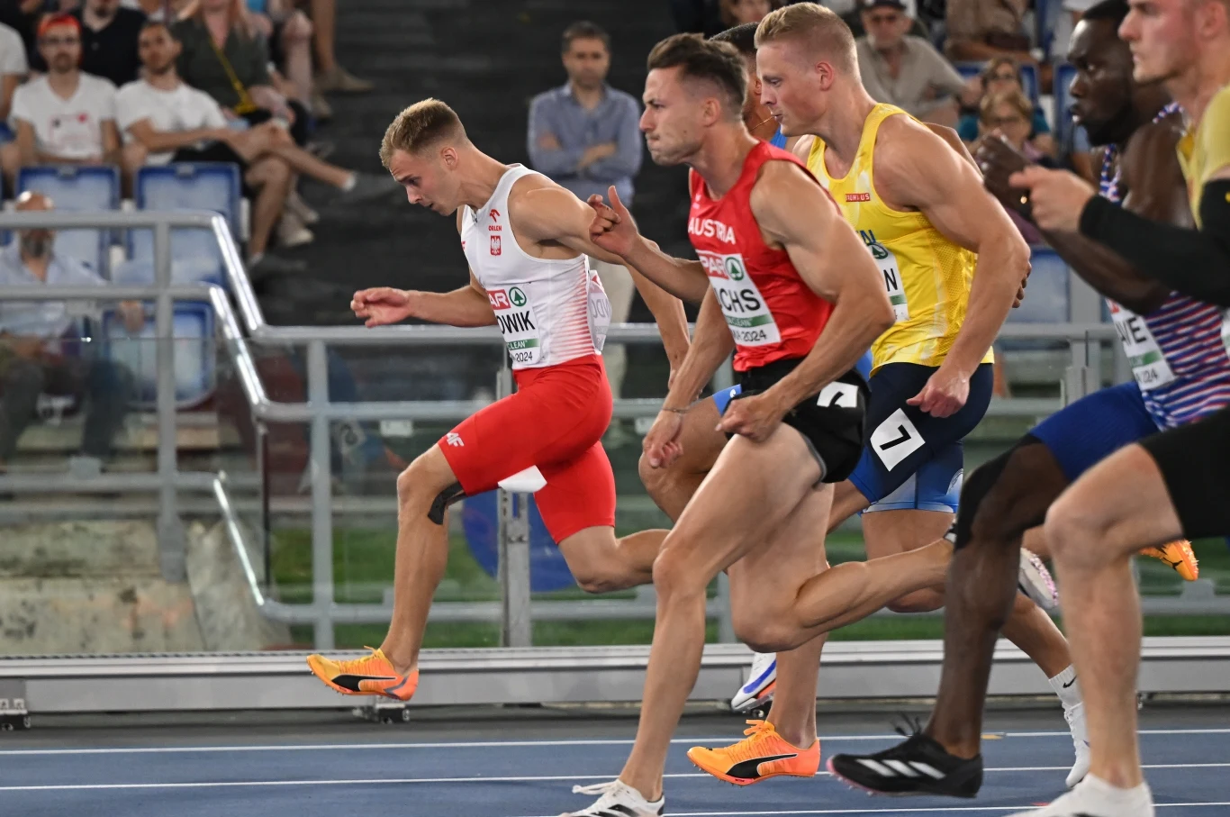 Oliwer Wdowik (pierwszy od lewej)