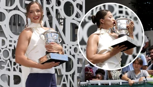 Iga Świątek na sesji zdjęciowej po wygraniu turnieju Rolanda Garrosa 2024