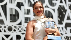 Iga Świątek w topie od Magdy Butrym